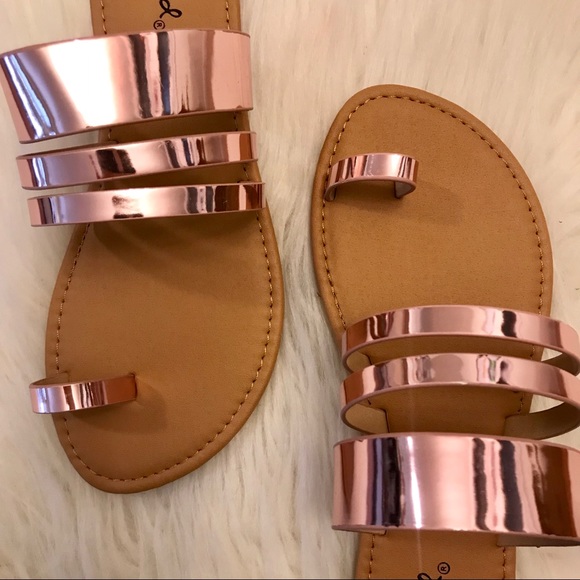 Aphrodite Rose Gold Toe Ring Sandals - Picture 3 of 8
